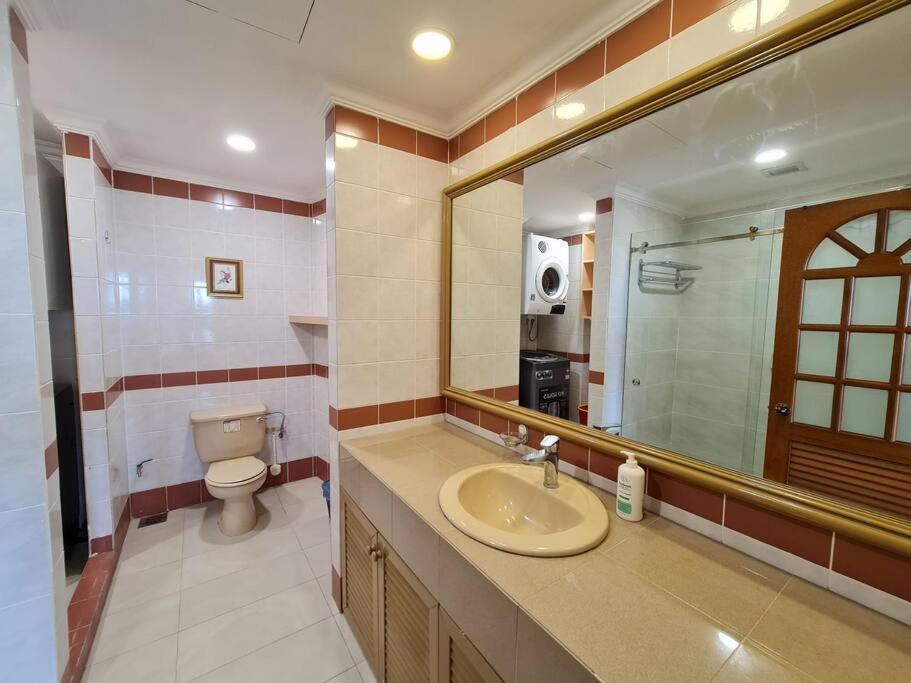 Lovely Waterfront Riverbank Suite With Pool 쿠칭 외부 사진