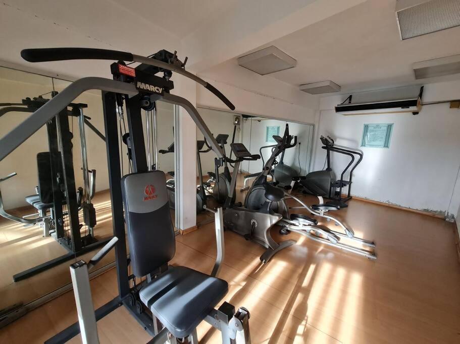 Lovely Waterfront Riverbank Suite With Pool 쿠칭 외부 사진