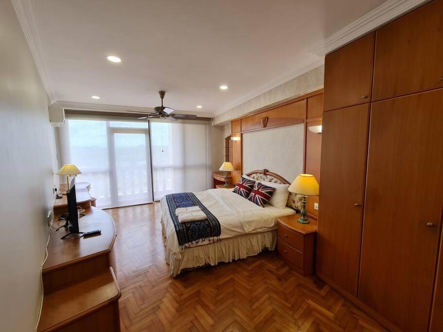 Lovely Waterfront Riverbank Suite With Pool 쿠칭 외부 사진